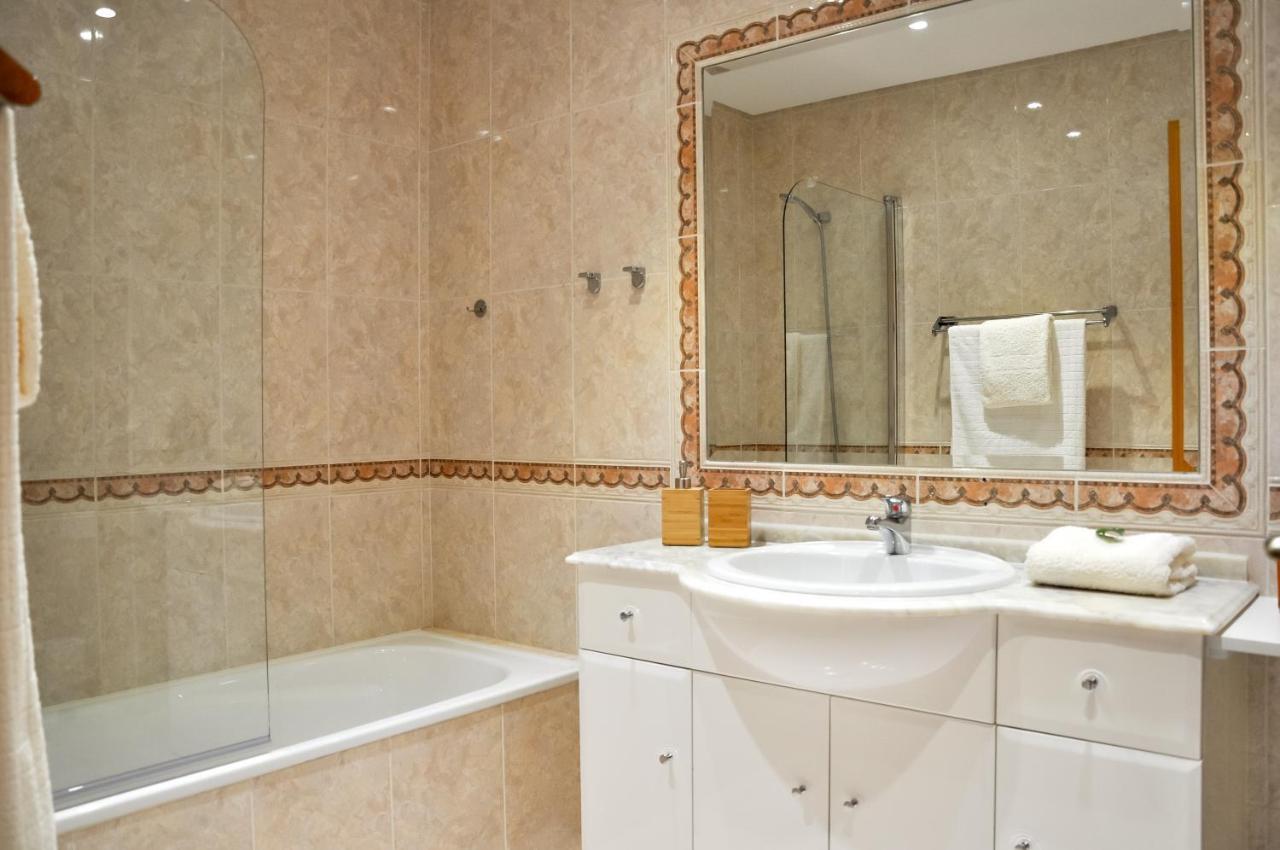 Lovelystay - 2Br Modern, Pool Access, Close To Marina & Beach Quarteira Exterior photo